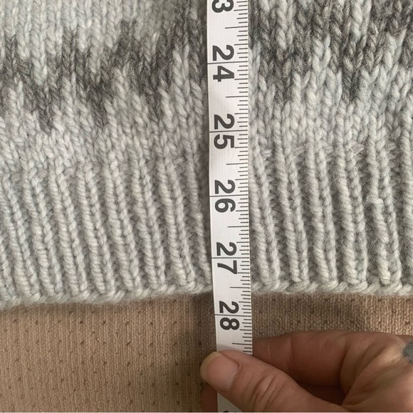 Hand knit wool sweater. Medium/large - Picture 5 of 5